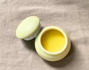 オータムウッズ ソリッドパフューム • ソリッドコロンバーム • シダー＆アンバー • 秋のトラベルフレグランス