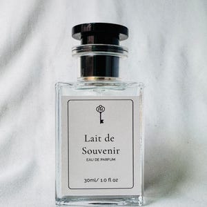Lait de Souvenir Perfume | Cozy Milk Scent, Lactonic & Vanilla Gourmand Fragrance | Bookish Perfume, Dark Academia Aesthetic