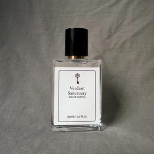 Das Grüne Heiligtum Parfüm | Tea Garden & Rain Duft, Ein grüner aromatischer Duft | Cottagecore, leichte Academia, Zen-inspiriert