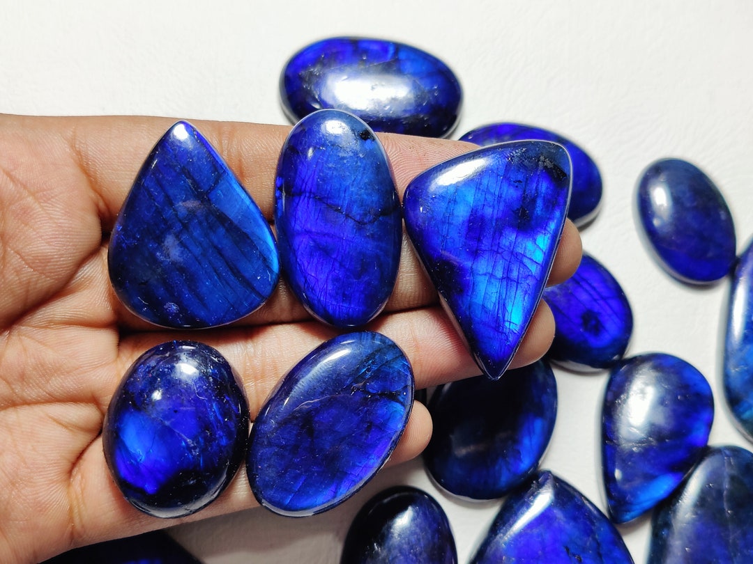 PIETRA PREZIOSA SFUSA di forma ovale con opale di fuoco Welo PIETRA PREZIOSA SFUSA di forma ovale con opale di fuoco Welo
