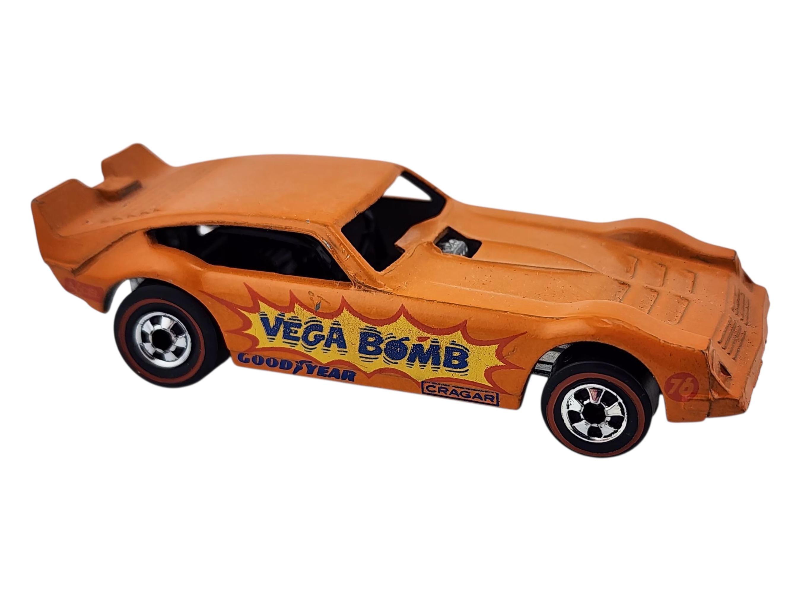 HOT WHEELS　VEGA BOMB　Redline　レッドライン　香港製 Vintage Mattel 1969 Hot Wheels Redline Vega Bomb Car, Hong