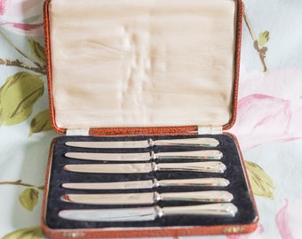 Hallmarked sterling silver handled set of London tea knives:  Northern Goldsmiths 1935