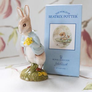 Royal Doulton Beswick Peter Rabbit with daffodils (Beatrix Potter)