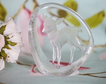 Fine signed lead crystal fawn paperweight by Mats Jonasson: 12 x 10 cm