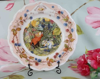 Delightful Brambly Hedge 1987 (8 inch) Year plate by Royal Doulton