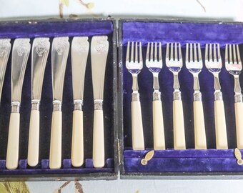 Art Deco sterling silver-collared six person fish cutlery set: Yates Brothers Sheffield 1919