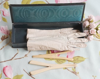 Dressing accessories