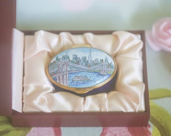 Staffordshire fine hand-painted enamel trinket pot egg: Brooklyn Bridge