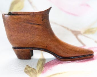 Victorian treen snuff box shaped as a shoe