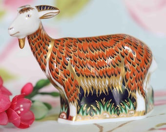 Royal Crown Derby : 22 carat gold and fine porcelain nanny goat paperweight with pure gold stopper (2000)