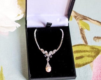 Delightful vintage Continental silver necklace: supplied boxed