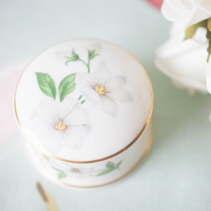 Lyrical Staffordshire porcelain trinket pot