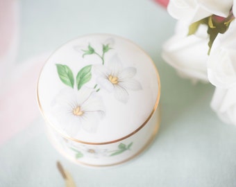 Lyrical Staffordshire porcelain trinket pot