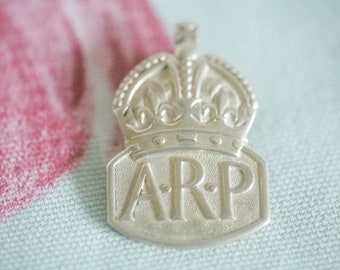 Sterling silver hallmarked men's ARP (Air Raid Precautions) button hole badge: 1938