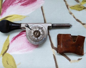 Victorian early form of protactor by L S Starrett in original case: for a budding or well-seasoned scientist