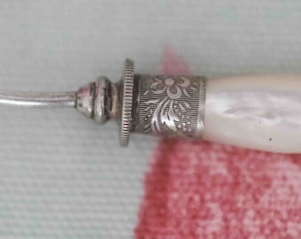 Dainty Victorian mother of pearl button hook exquisitely decorated: 7.5 cm