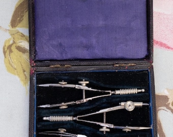 Victorian miniature architectural draftsman's boxed set: compass and calipers