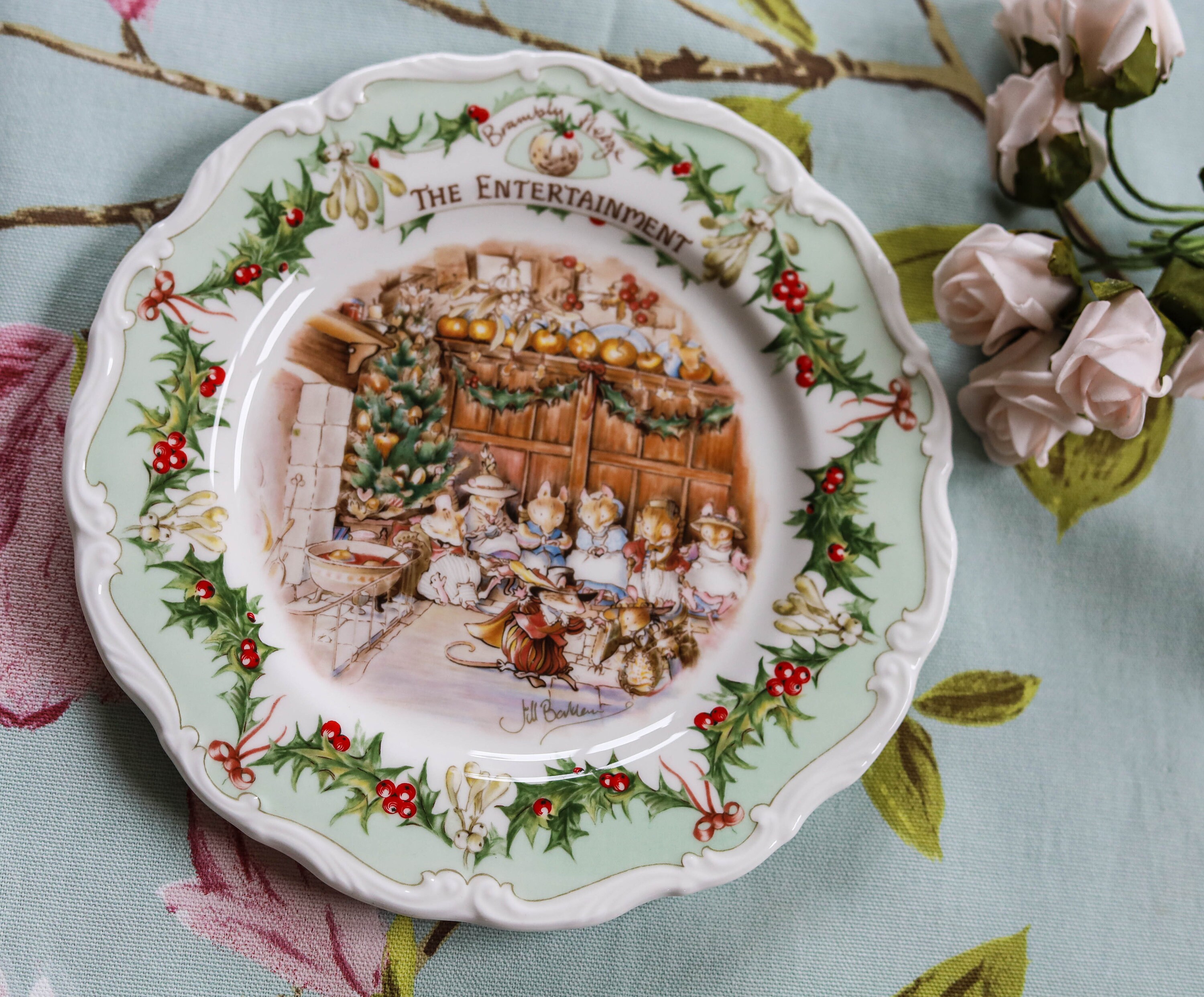 Brambly Hedge Mid Winter complete four plate set: 8 inch plates