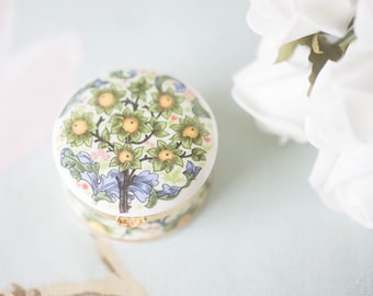 Stunning William Morris 'orchard' trinket pot (Museums and Galleries)