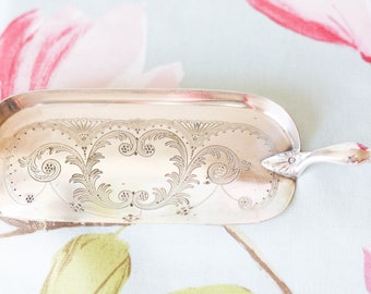 Fine early Edwardian Latham & Morton (Chester) butler crumb scoop: silver plated with antler handle