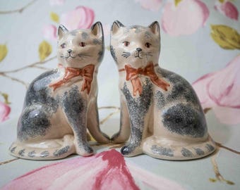 Rye Pottery cats: inseparable