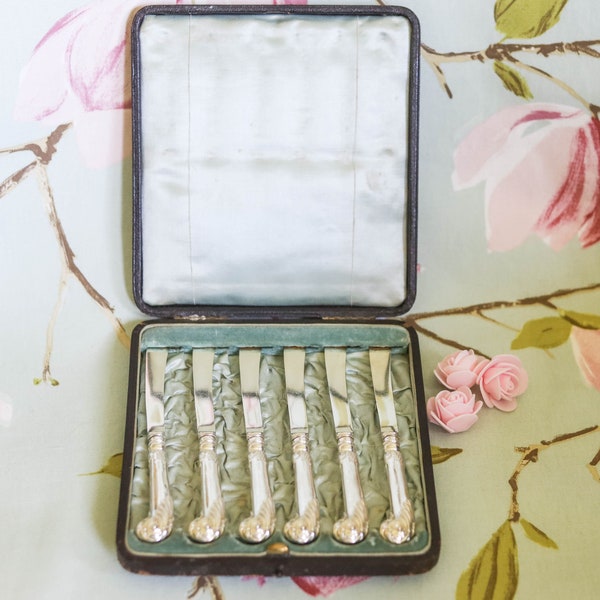 Stunning Edwardian sterling silver handled tea knives by Henry Wigfull: Sheffield 1904