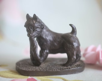 Beautifully observed cold cast bronze of a Westie