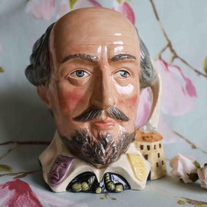 For budding actors - Royal Doulton Shakespeare Collection William Shakespeare large Toby jug (1982)
