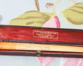 Victorian German cheroot holder in original leather case:  Ostpreussische Bernstein (Berlin, Hamburg, Frankfurt)