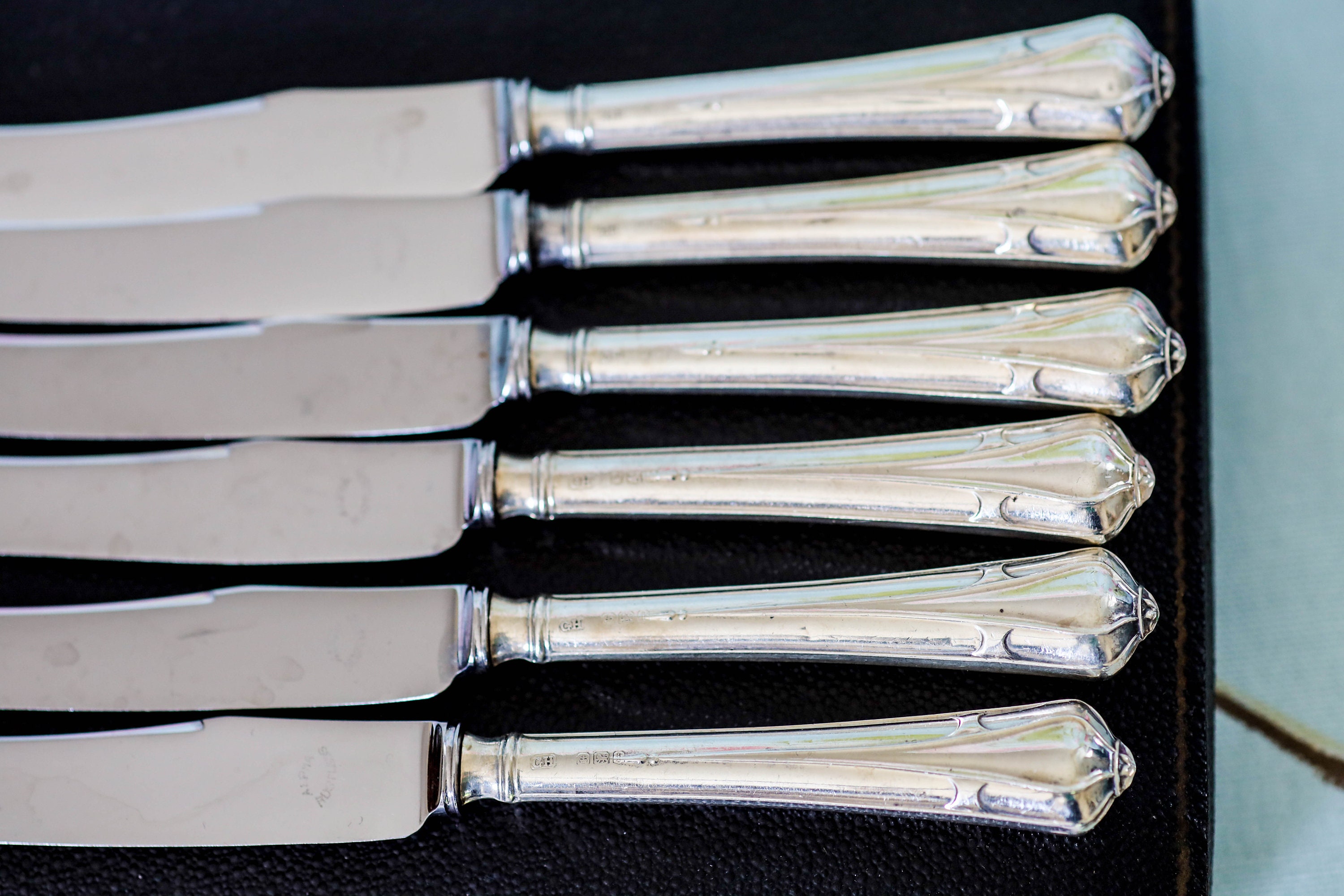 Fine Art Deco Hallmarked Set of Sheffield Silver Tea Knives Fine Art Deco Hallmarked Set of Sheffield Silver Tea Knives