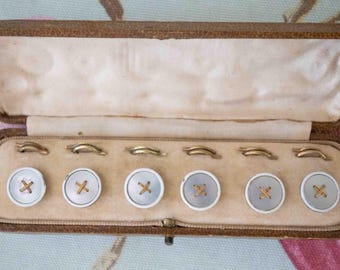 Victorian 9 carat gold and mother of pearl dress buttons in original leather case