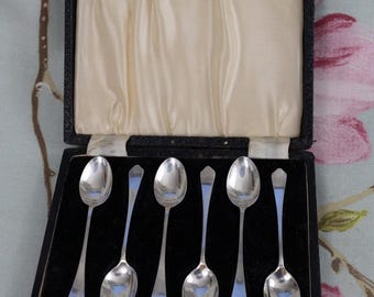 Sterling silver tea spoons: TW and Co Ltd, Sheffield 1942