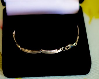sterling silver vintage bracelet supplied in new velvet box