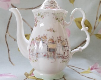 Royal Doulton Brambly Hedge full size coffee pot: fine condition