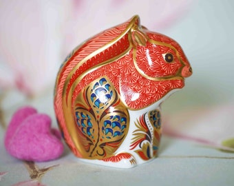 22 carat gold Royal Crown Derby squirrel paperweight with pure silver stopper: 1992