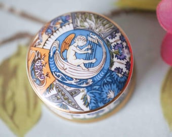 William de Morgan: Museums Collection fine trinket pot
