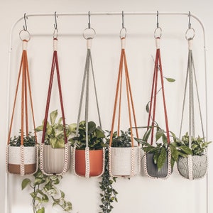 Jardinière suspendue Carolane inversée, jardinière boho-chic et minimaliste, jardinière colorée, support à plante fait à la main