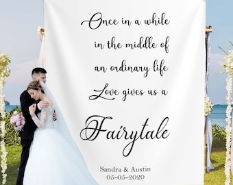 Telón de fondo de boda para fotos, cita personalizada, telón de fondo de boda, el amor nos da un letrero de boda de cuento de hadas, decoración de boda al aire libre