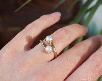 Vintage Jewelry Signed Sarah Coventry GB Faux Pearl Ring Minimalist Jewellery Elegant Ring Vintage Gold Pearl Ring Designer Ring