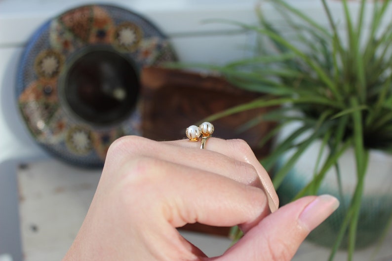 Vintage Jewelry Signed Sarah Coventry GB Faux Pearl Ring Minimalist Jewellery Elegant Ring Vintage Gold Pearl Ring Designer Ring