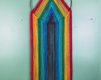 Atrapasueños de macramé arcoíris de 28 cm (11") para colgar en la pared