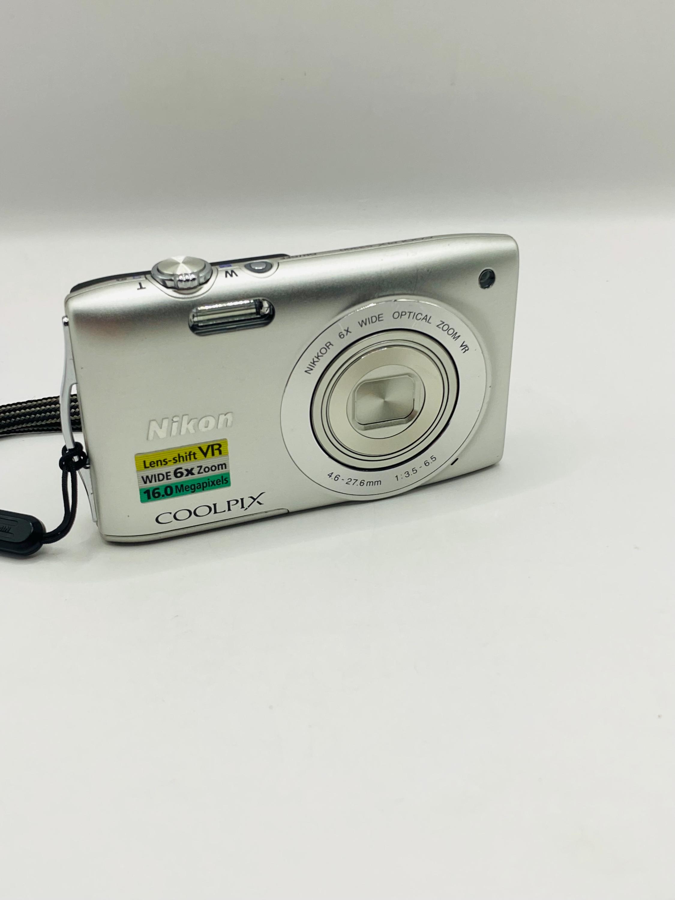 Nikon Coolpix S2900 – Compact Digital Camera – Silver