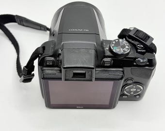 Nikon Coolpix S2600 14.0MP Compact Digital Camera Black SD 16 GB