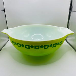 Pyrex | Green Dot Pyrex Bowl | Pyrex Cinderella bowl 444.