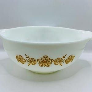 Cinderella bowl | Pyrex | Pyrex Butterfly Gold USA #443 2.5 Qt. Cinderella Mixing Nesting Bowl