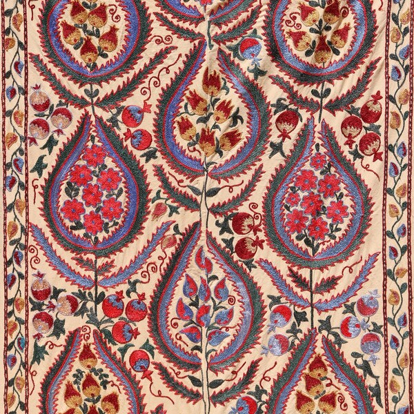 Uzbecki ręcznie haftowany suzani. Narzuta, narzuta na łóżko, wiszące na ścianie, gobelin, dekoracje ścienne, rzut, obrus.