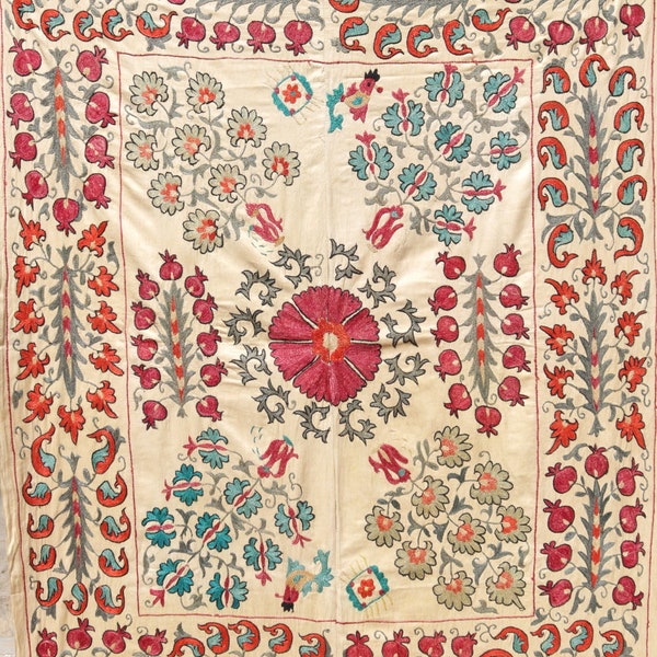 Usbekische Suzani-Stickerei aus Seide, Suzani-Stoff, Suzani-Wandbehang, Tagesdecke, Bettdecke, Wandbehang, dekorativer Stoff, Suzani-Tischdecke