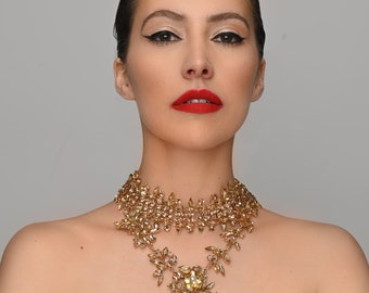 Elegante collar llamativo con colgante de gargantilla de diamantes de imitación bohemio dorado