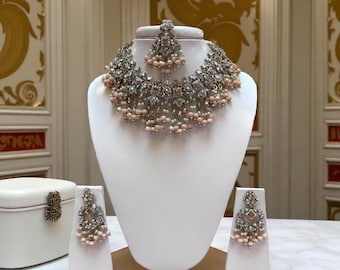 Set di collana Jhalier color pesca e oro: gioielli indiani di Bollywood con orecchini e Tika