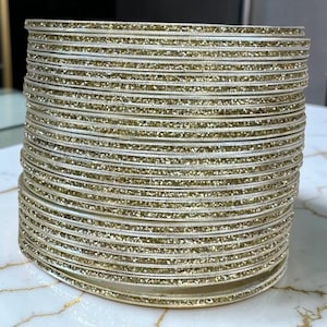 Ljusguldfärgat glitter Churi-armbandsset: Indiska pakistanska bröllopssmycken, accessoarer i Bollywood-stil